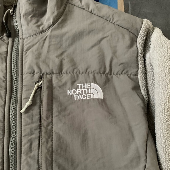 Gray Woman’s North Face! - Picture 2 of 6
